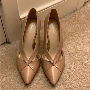Nine West nude pointy toe heel